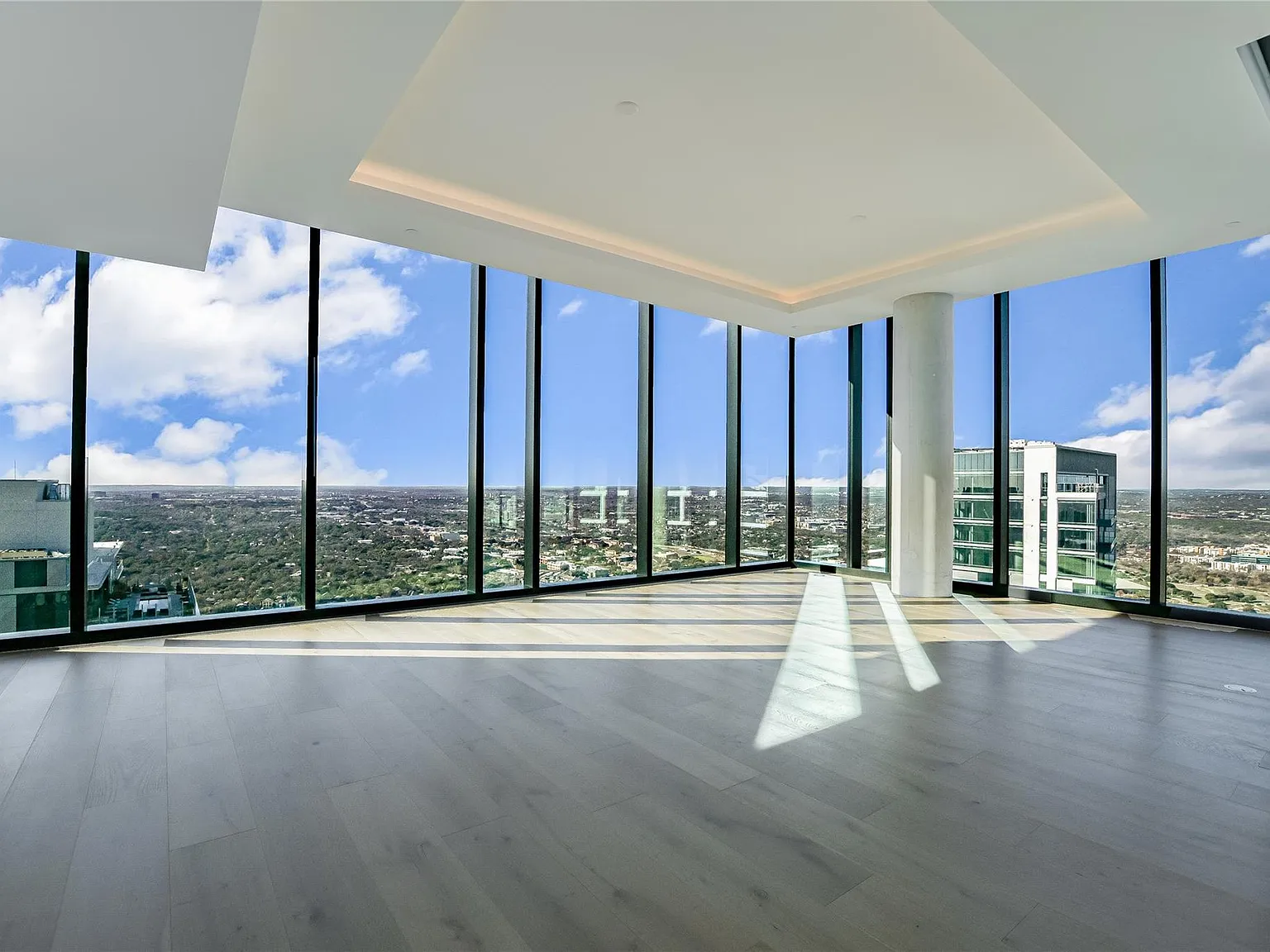 5 bed, 5.5 bath, 3765 sqft, $25,000 — Photo 4