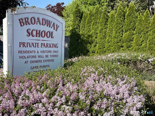 6 School St APT 6, Mystic, CT 06355