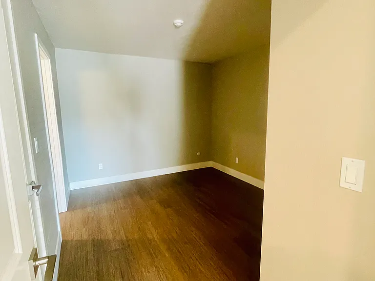 1x1 - 480 SqFt - Bedroom