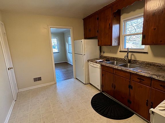 2213 N Berkshire Rd - Photo 4_02252025