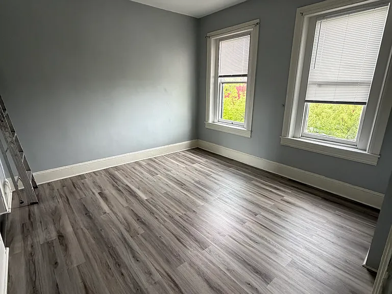 229 S 6th St #3 — Photo 3