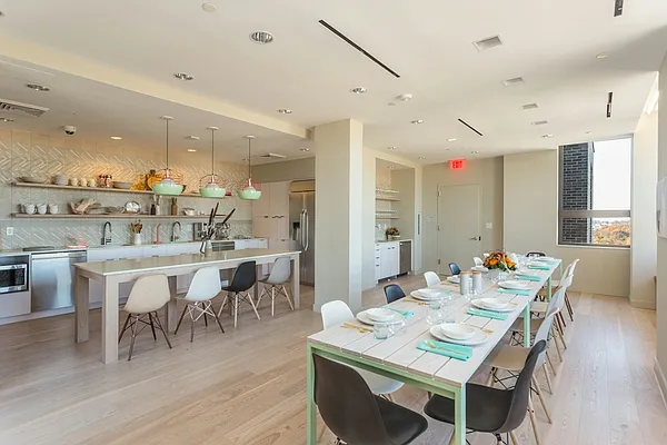 Rented by Lisa Management | media 8