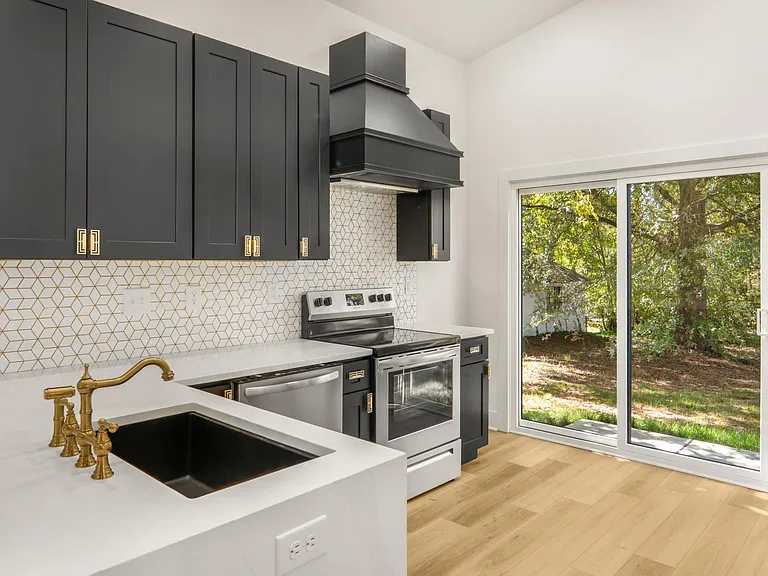 571 Buford St NW — Photo 7