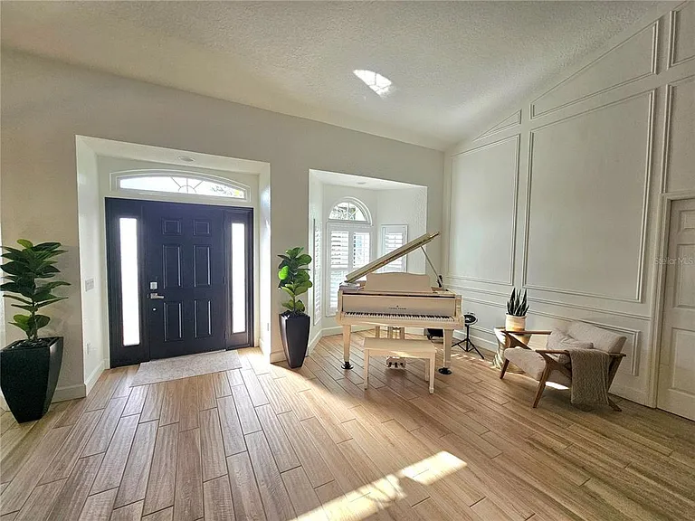 12109 Clubhouse Dr — Photo 3