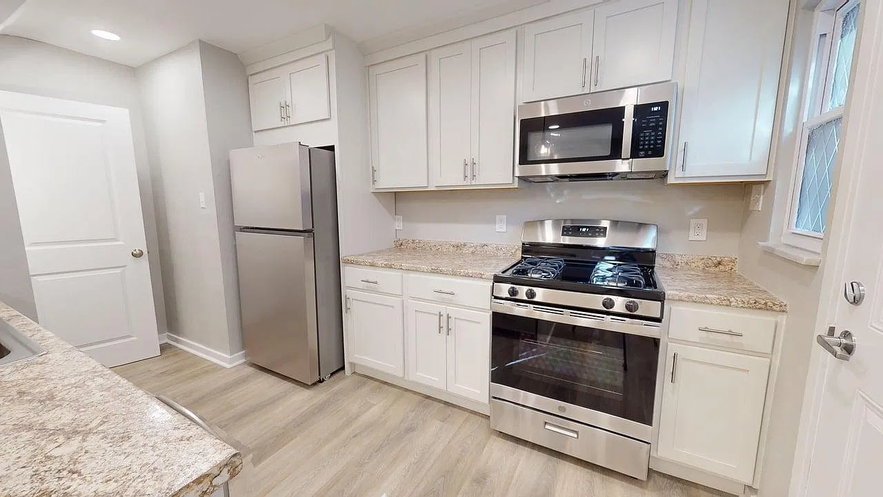 3 bed, 1052 sqft, $1,795 — Photo 2
