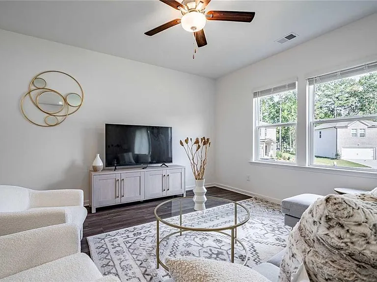 8317 Hunters Grove Rd — Photo 2