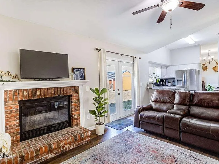 8107 Heritage Woods Ln — Photo 10