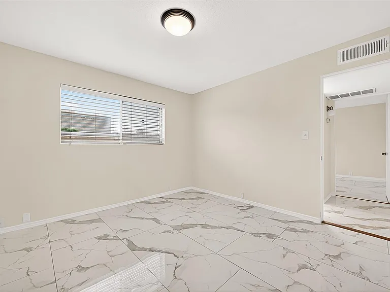 2201 Fountain View Dr #54 — Photo 29