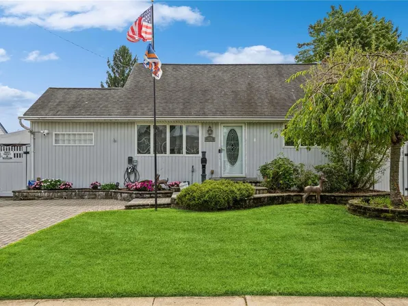 208 N Beech Street, Massapequa, NY 11758