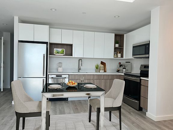 4th image of 85 Commercial St #34G