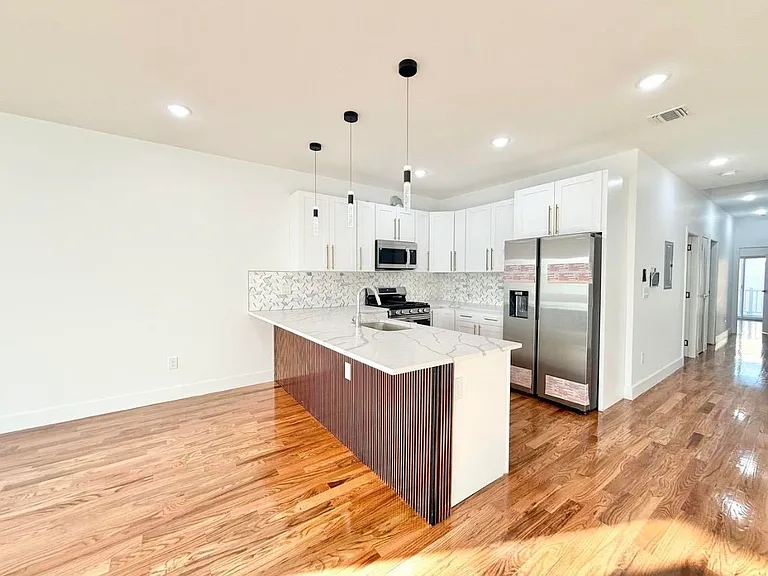 41 W 19th St #2 — Photo 5