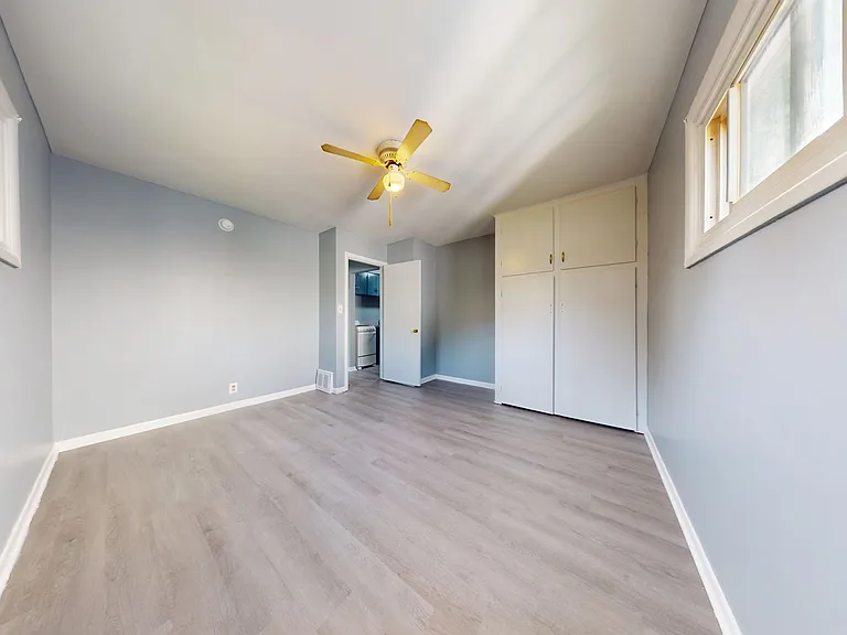 458-470 Sherman Pl — Photo 11