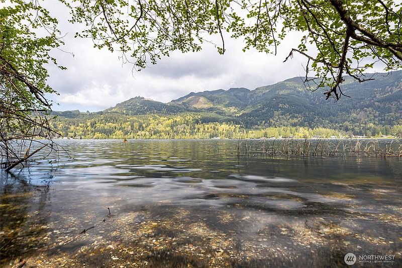 3rd image of 477 W Lake Samish Drive