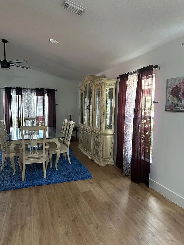 3 bed, 2.0 bath, 1742 sqft, $2,300 — Photo 3