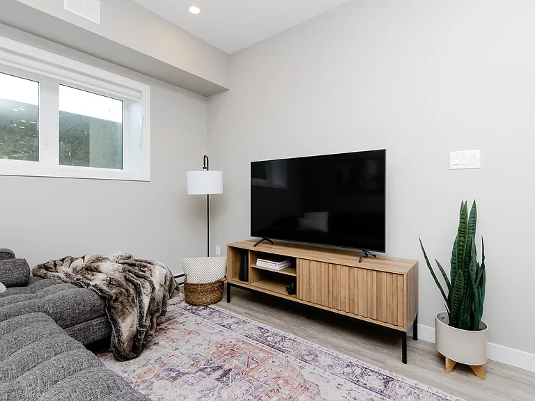 1650 Devonshire Dr W — Photo 22