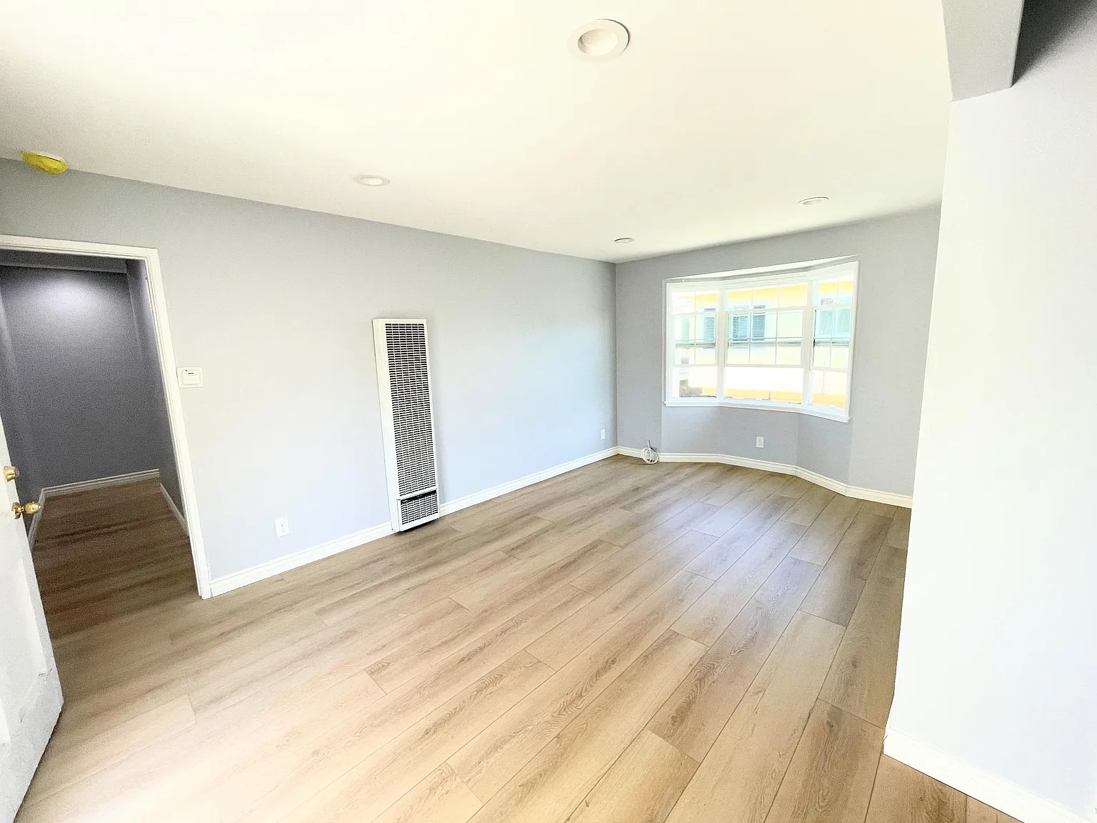 2 bed, 800 sqft, $2,550 — Photo 3