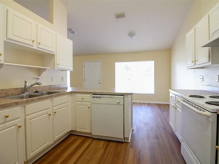 6719 Highlands Creek Blvd — Photo 17