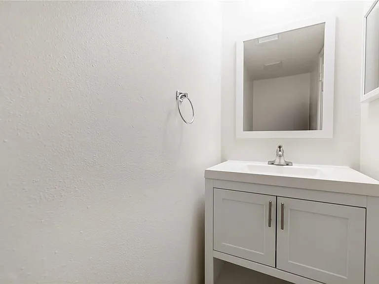 3569 Bee Ridge Rd — Photo 15