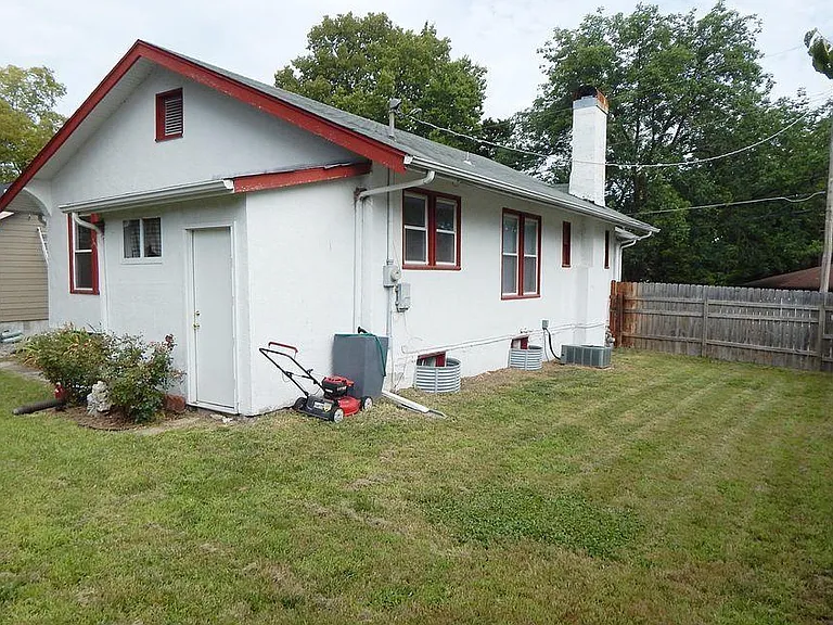 1408 Pratt St — Photo 17