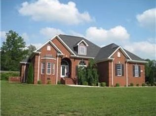 19 Windwood Dr, Fayetteville, TN 37334