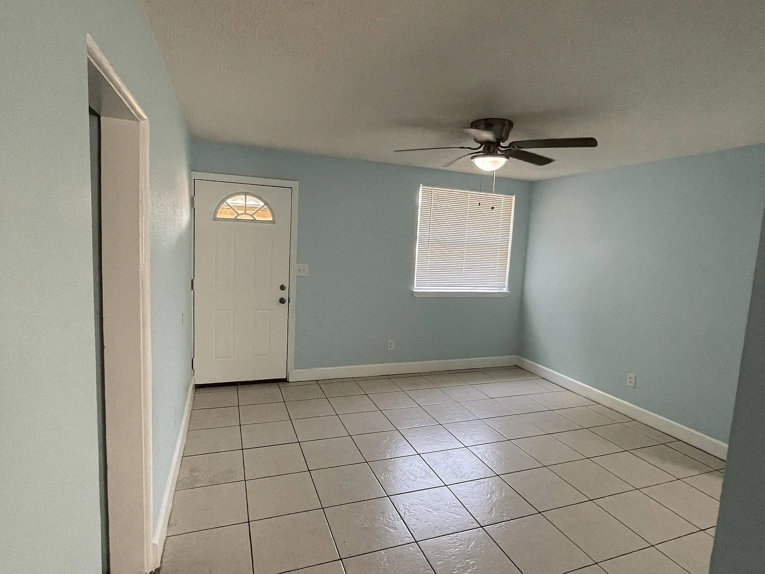 2 bed, 750 sqft, $1,200 — Photo 4