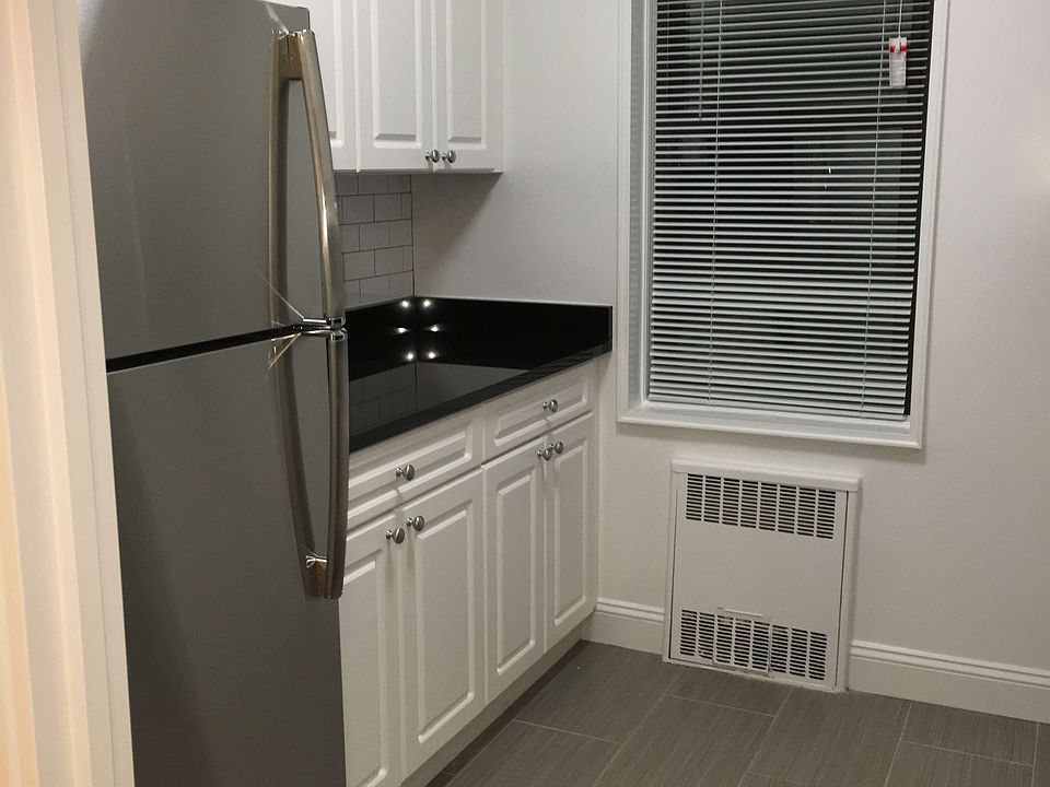1st image of 4307 39th Pl APT 3J