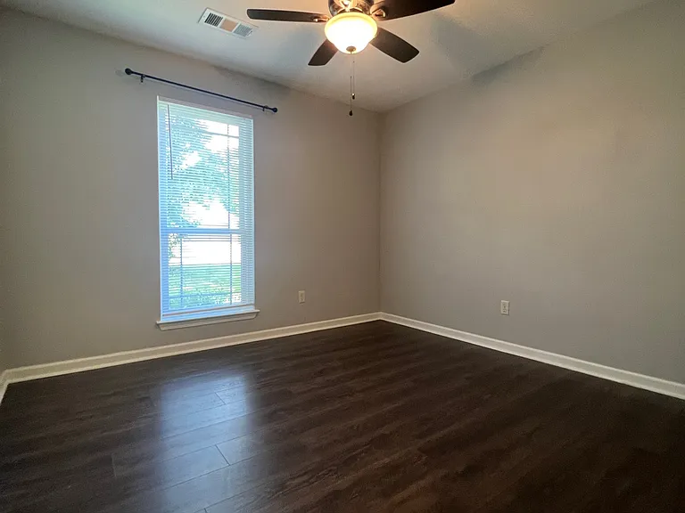 1011 Green Valley Dr — Photo 16