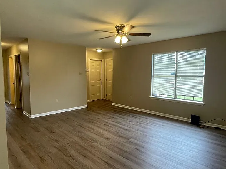 2555 Winchester Dr — Photo 5