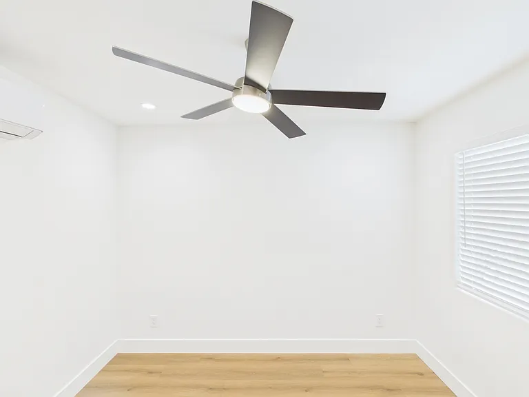 1132 W Redwood St — Photo 6
