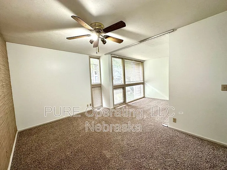 1631 N 109th Plz — Photo 43