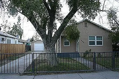 706 Flower St photo 1