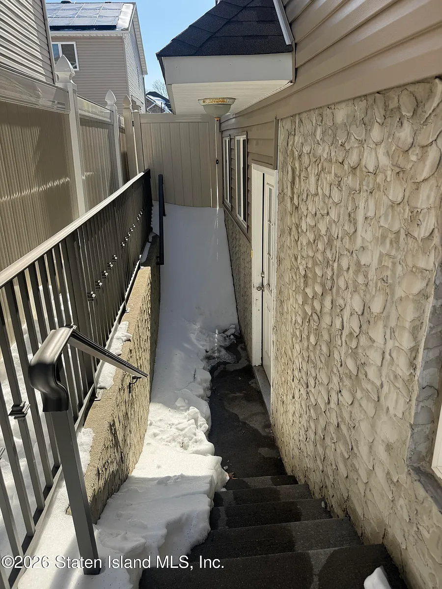 Building Photo - 618 Rathbun Ave #2