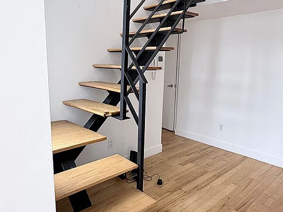 4th image of 82-85 116th St #Penthouse
