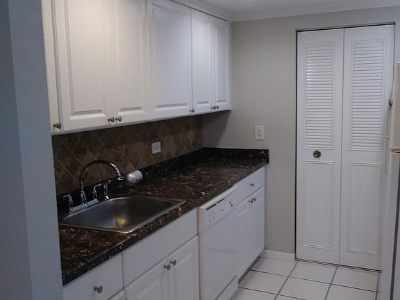 4th image of 500 NE 2nd St APT 217