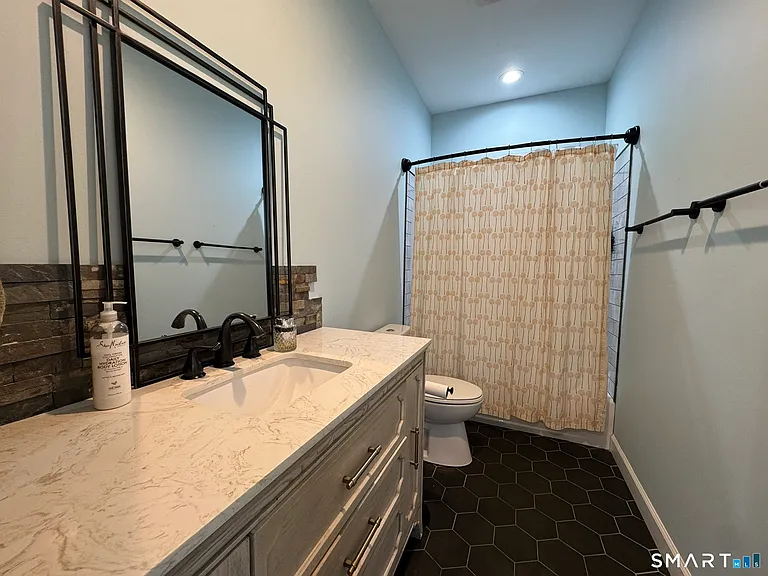 55 Circle Dr — Photo 16