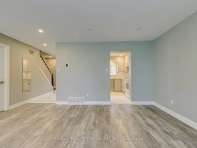 93 Hansen Rd N #100 — Photo 15