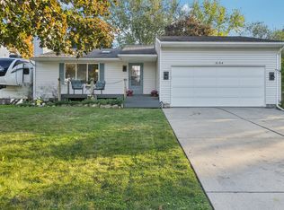 3154 Lake Dr, Highland, MI 48356