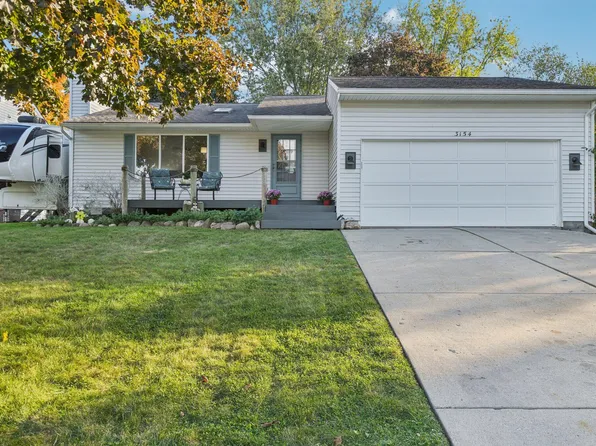 3154 Lake Dr, Highland, MI 48356