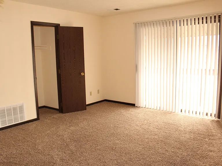 Windsor Crest Apartments — Photo 80