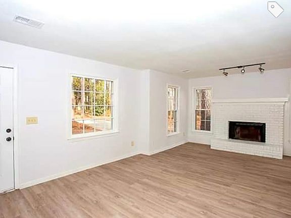5th image of 303 Avery Place Dr