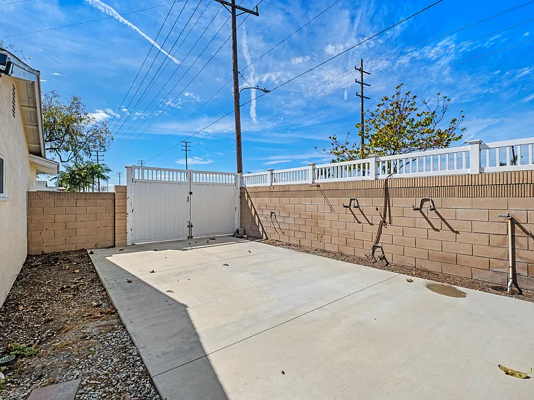 16002 Warren Ln — Photo 65