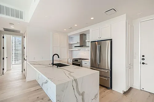 301 West Ave #2101 Photo 1
