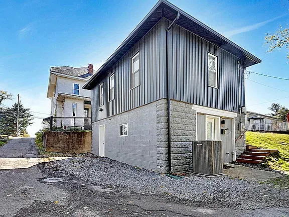 754 McKinley Ave — Photo 3