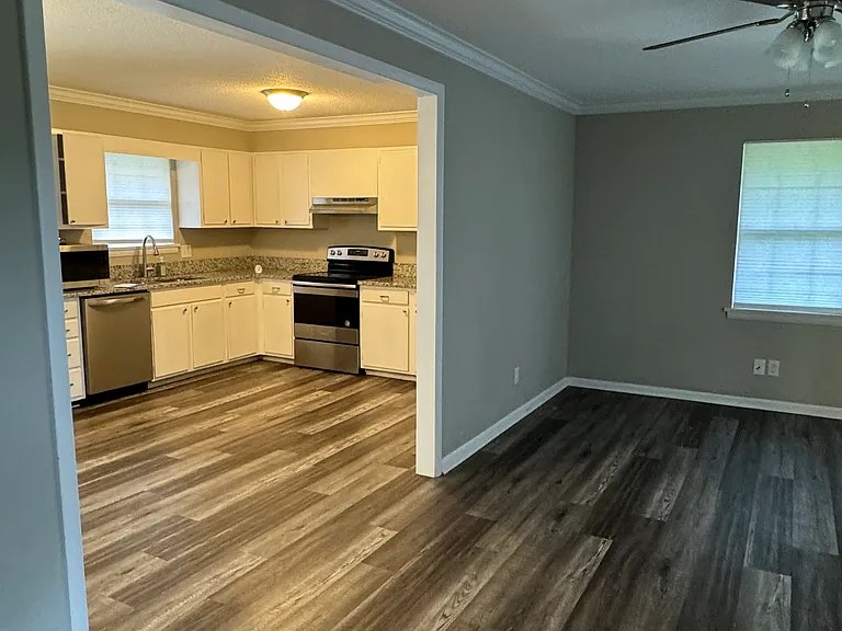 2349 Marco Cir — Photo 4