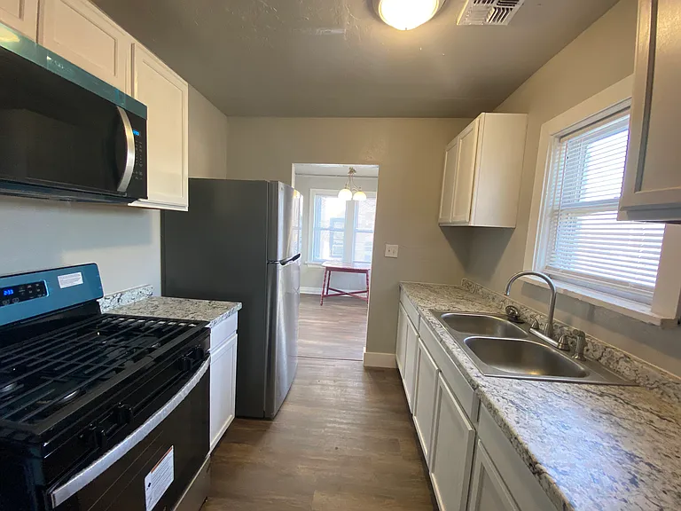 1130 N Ellison Ave — Photo 8