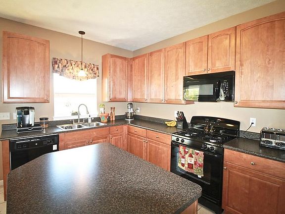 4th image of 1004 Wrens Hollow Cir