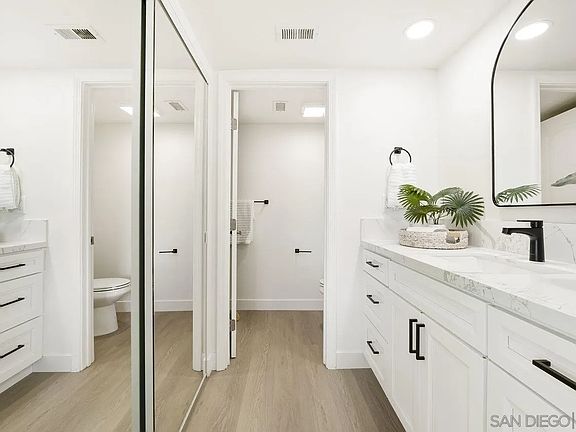 5th image of 6816 Hyde Park Dr Unit E