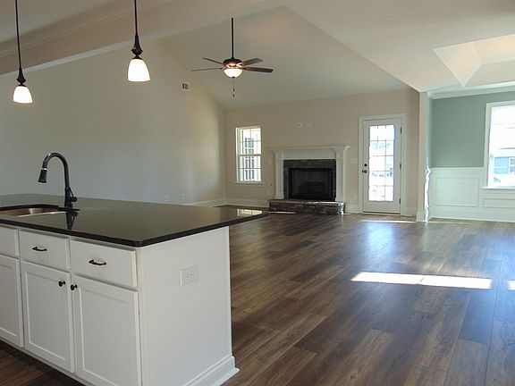 5th image of 227 Bonhill St