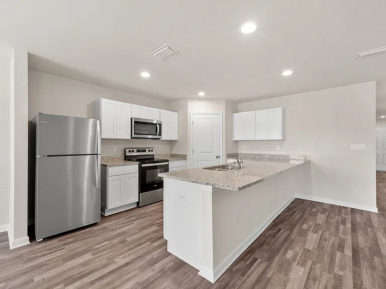 511 Whispering Creek Ave — Photo 16