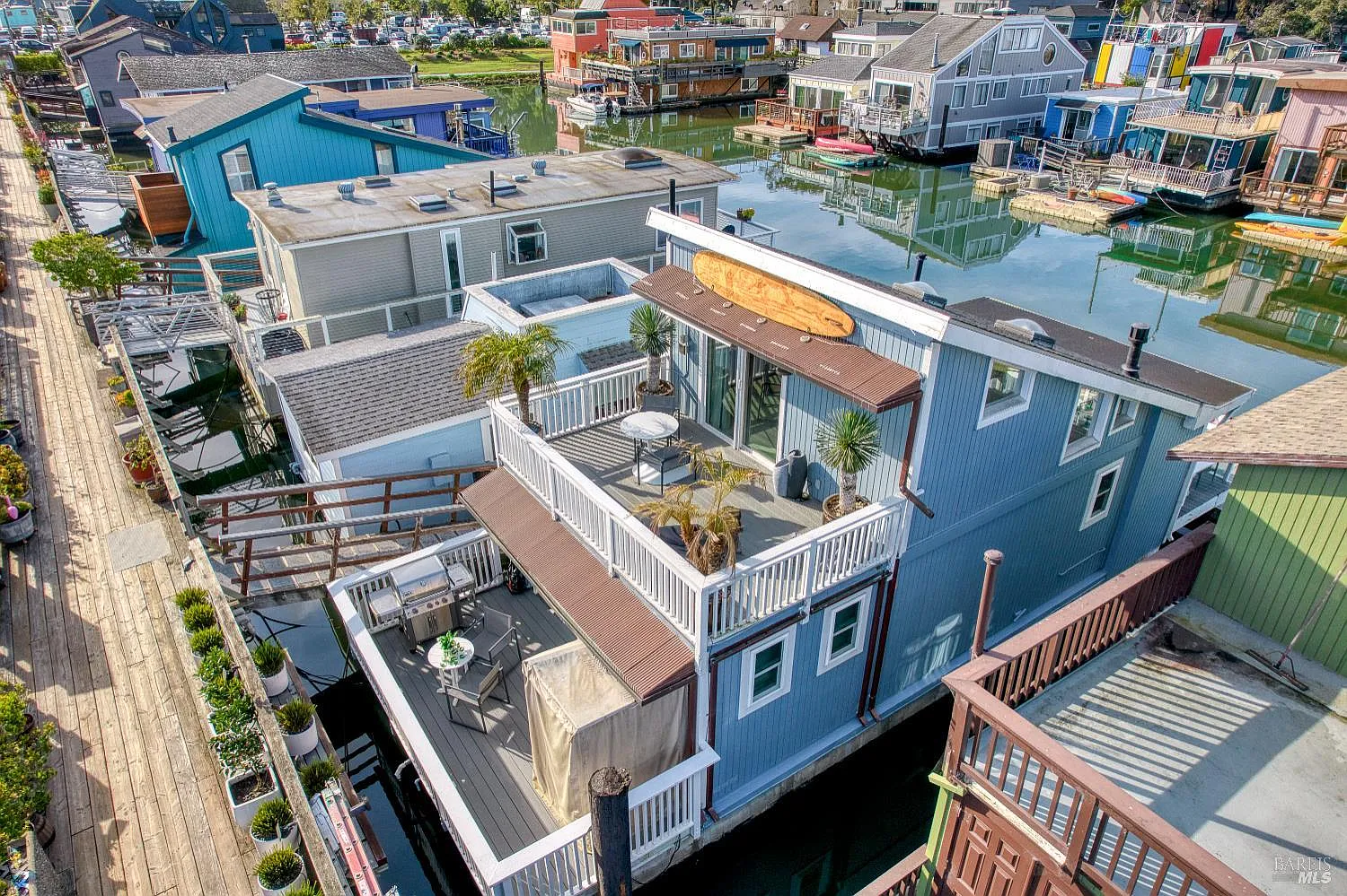 17 E Pier photo 1